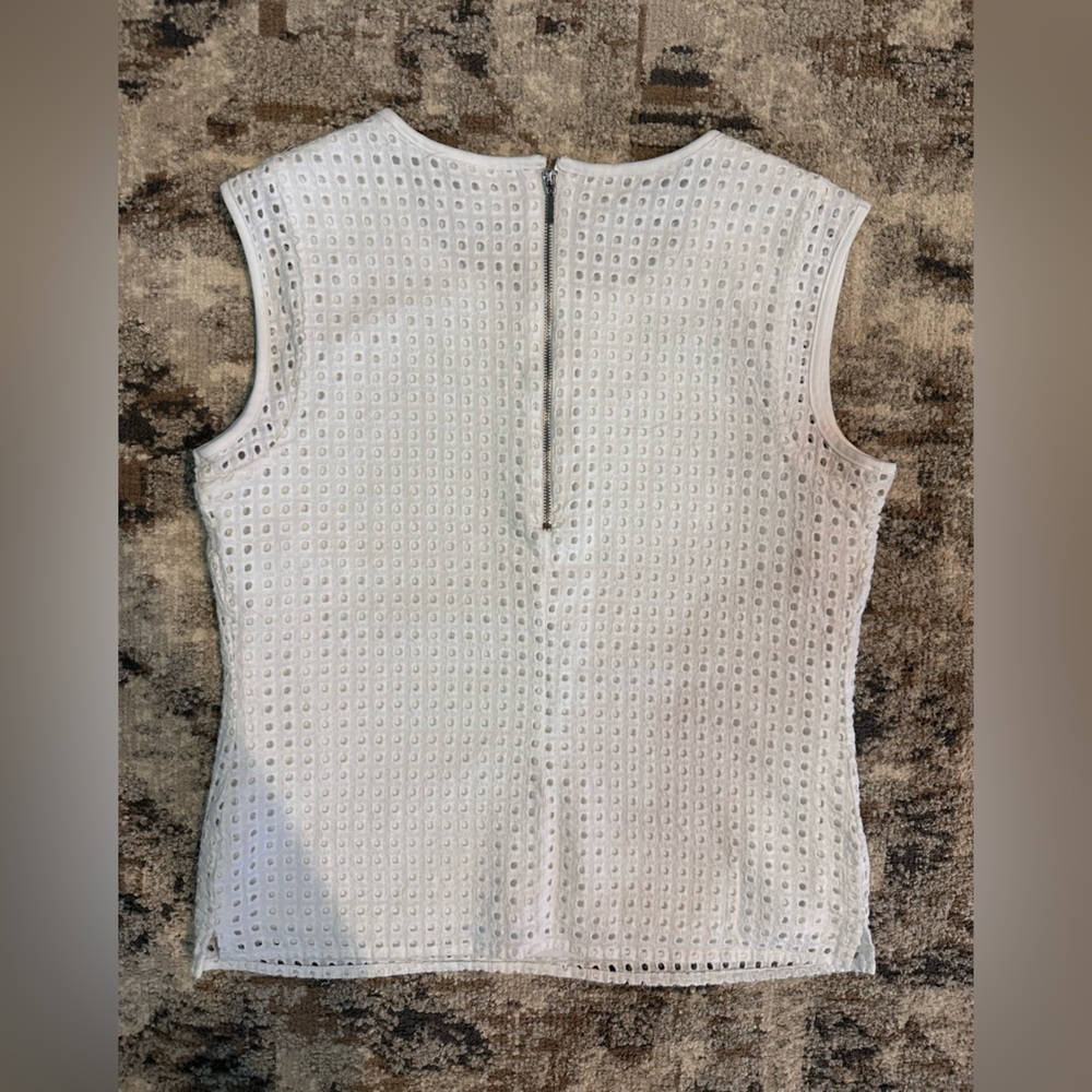 JL Jules & Leopold Geo Open Lacey eyelet Fully Lined Sleeveless Button Back Top - Picture 2 of 6